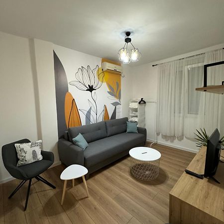 Eleven Apartment พอดโกริกา ภายนอก รูปภาพ